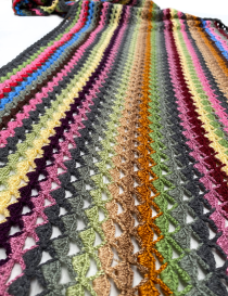 Edge detailing of the multi-color oriental handmade scarf.