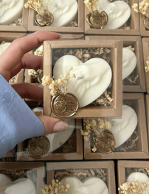 White sculpted soy wax couple candle for wedding favors in Syria.