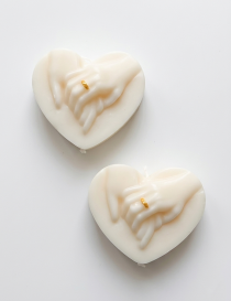 Pink-toned customizable couple candle for bridal celebrations in Syria.